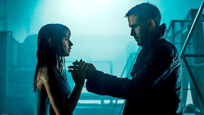 Бегущий по лезвию 2049