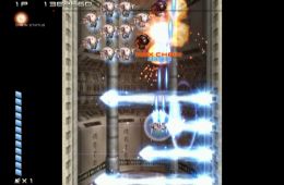 Скриншот из игры «Ikaruga»